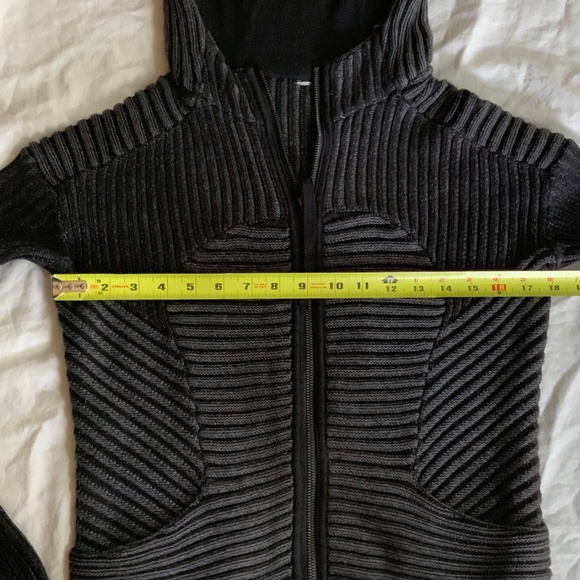 Lululemon Embrace Knit Hoodie in Black and Heather Grey (size six) - Picture 7 of 10